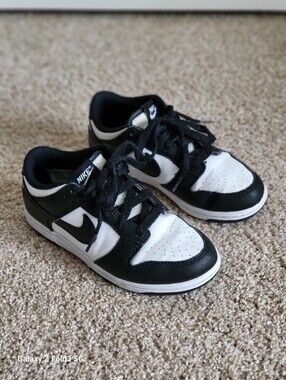 ♥️EUC♥️ Nike Girls Black and White Low Dunks Sneakers